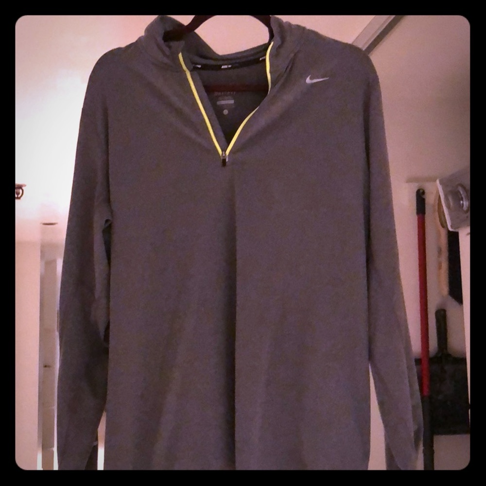 Men’s large Nike Dryfit Pullover